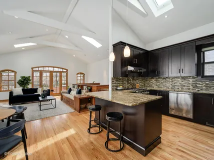 $699,000 | 816 West Oakdale Avenue, Unit 3, Chicago, IL 60657