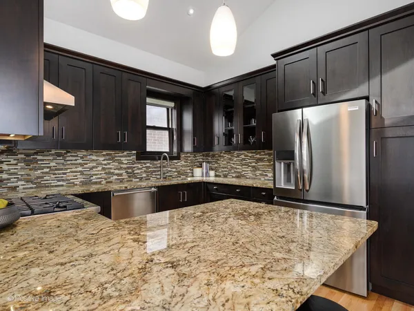 $699,000 | 816 West Oakdale Avenue, Unit 3, Chicago, IL 60657