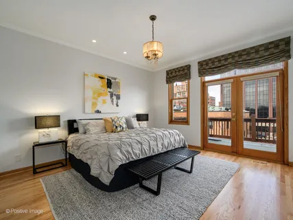 $699,000 | 816 West Oakdale Avenue, Unit 3, Chicago, IL 60657