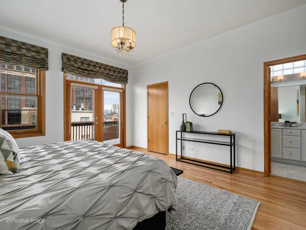 $699,000 | 816 West Oakdale Avenue, Unit 3, Chicago, IL 60657