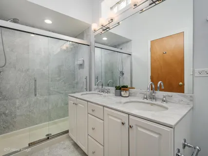 $699,000 | 816 West Oakdale Avenue, Unit 3, Chicago, IL 60657
