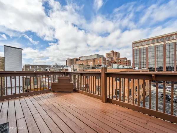 $699,000 | 816 West Oakdale Avenue, Unit 3, Chicago, IL 60657