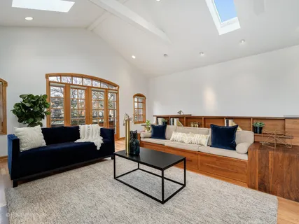 $699,000 | 816 West Oakdale Avenue, Unit 3, Chicago, IL 60657