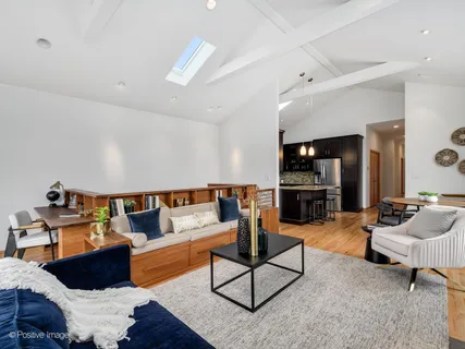 $699,000 | 816 West Oakdale Avenue, Unit 3, Chicago, IL 60657