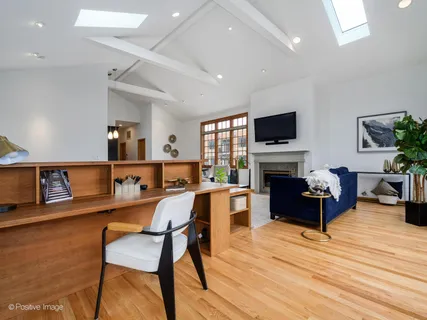 $699,000 | 816 West Oakdale Avenue, Unit 3, Chicago, IL 60657