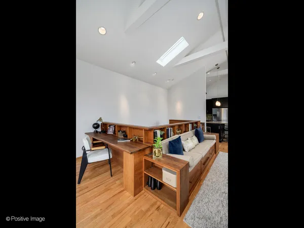 $699,000 | 816 West Oakdale Avenue, Unit 3, Chicago, IL 60657