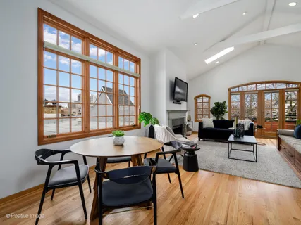 $699,000 | 816 West Oakdale Avenue, Unit 3, Chicago, IL 60657