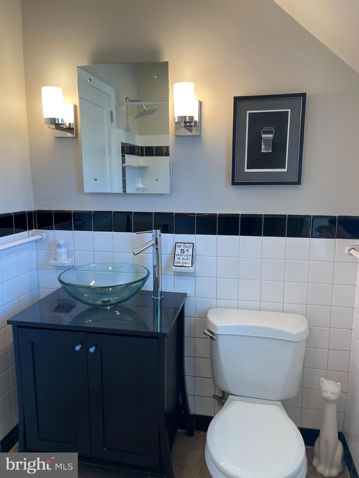 122 East Waverly Road Wyncote, PA 19095 - Photo 24 of 39 Classic 2nd floor hall bathroom
