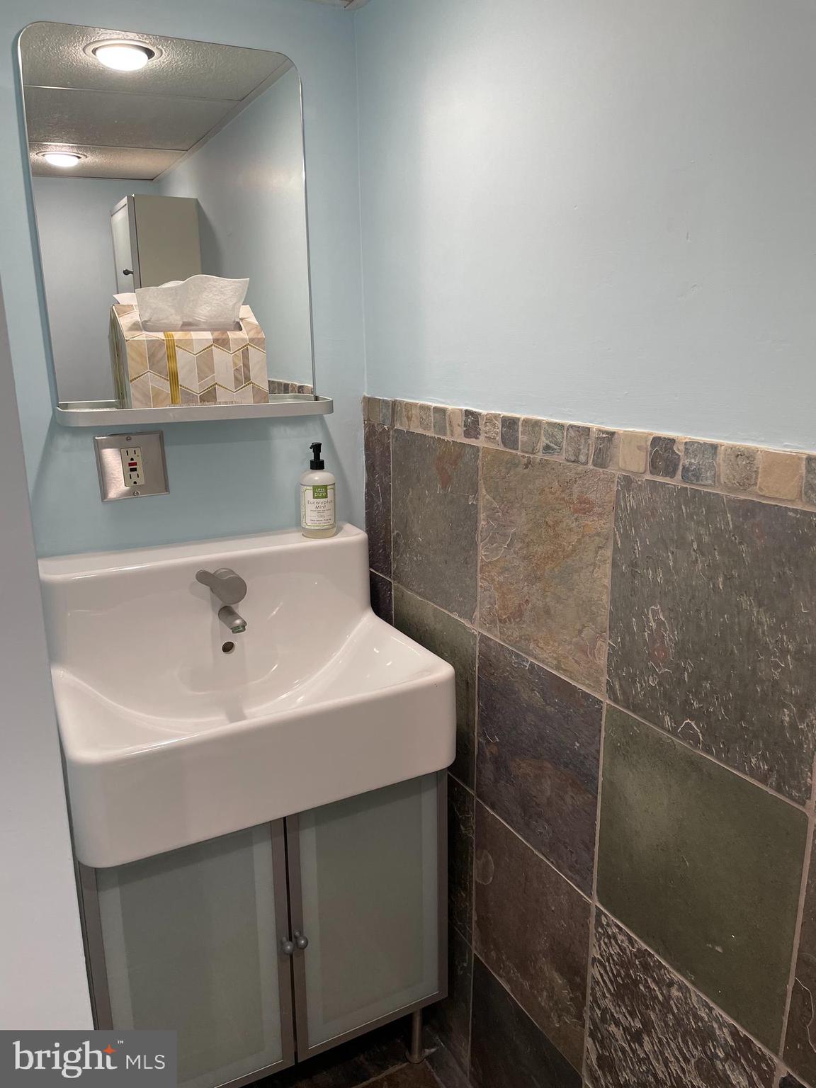 122 East Waverly Road Wyncote, PA 19095 - Photo 33 of 39 Full bathroom in basement