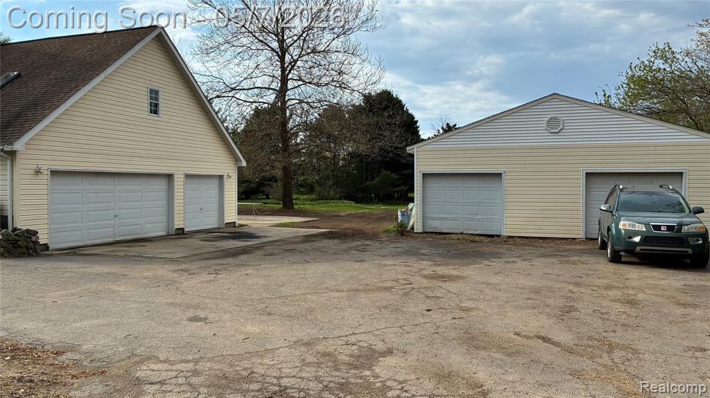 5081 Vines Road Howell, MI 48843 - Photo 7 of 77