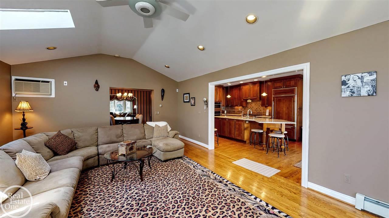 246 Ridgemont Road Grosse Pointe, MI 48236 - Photo 13 of 28 50010364-12.JPG