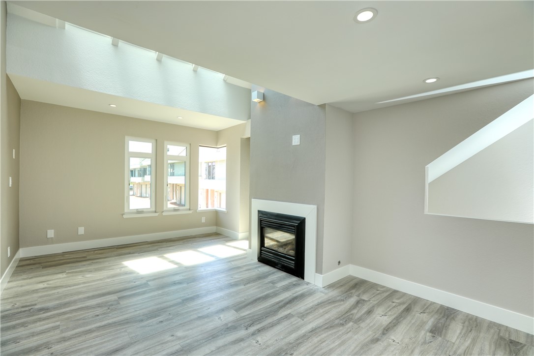 1663 Ramona Avenue Grover Beach, CA 93433 - Photo 10 of 28 Living room