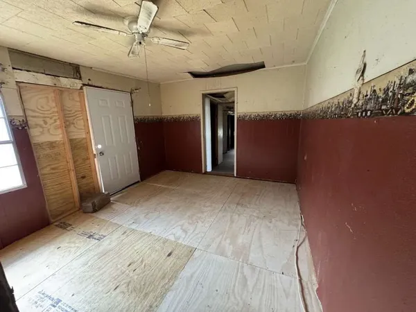 $40,199 | 610 West Garrison Avenue, Electra, TX 76360