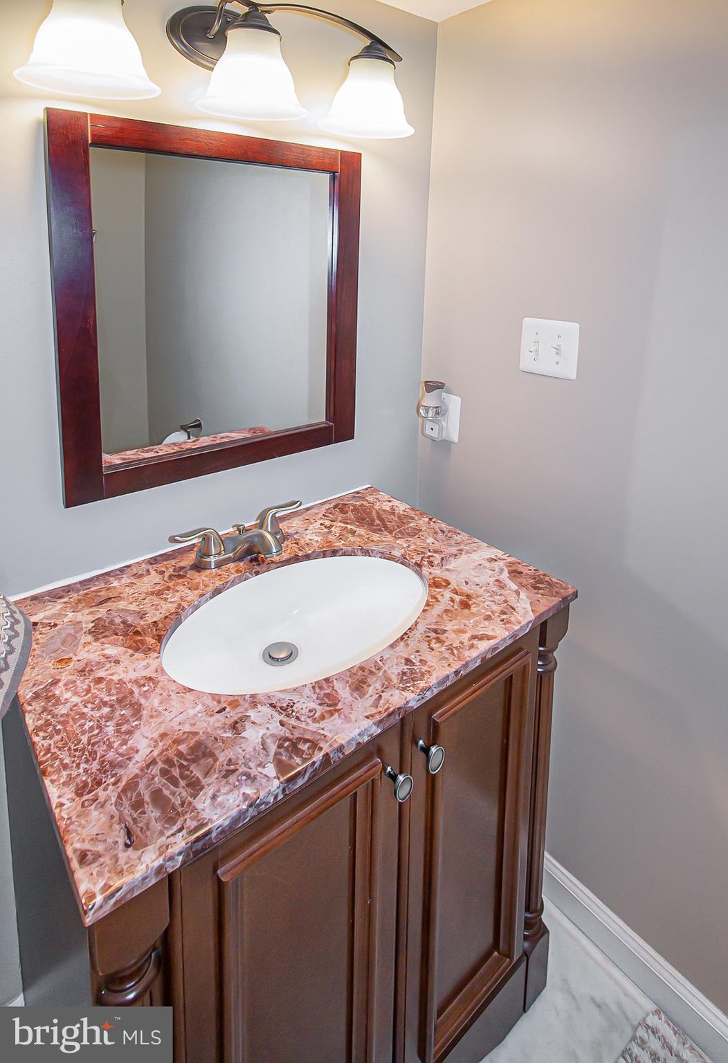 1564 Goldenrain Court Reston, VA 20190 - Photo 15 of 36 Gallery Image 15