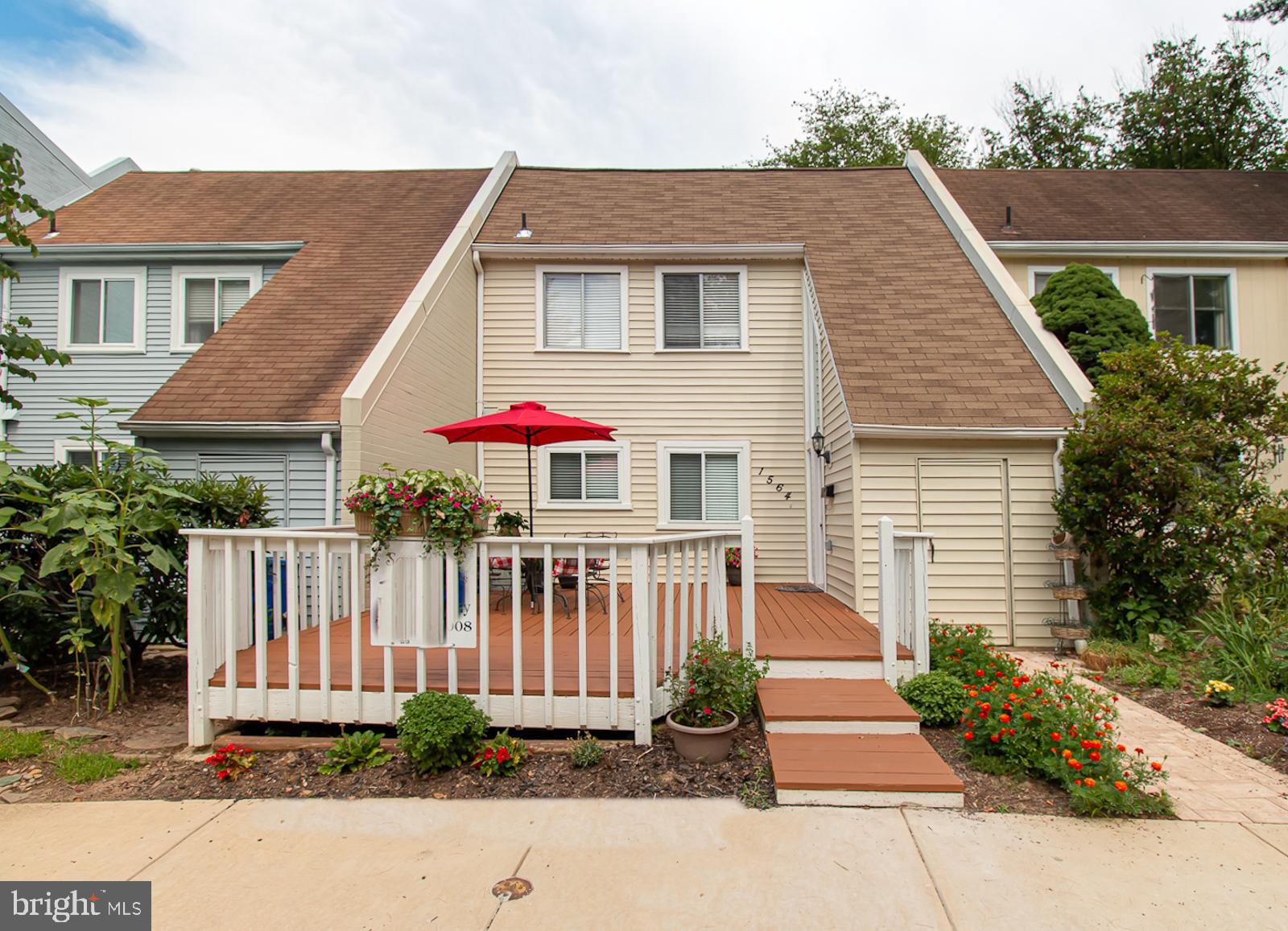 1564 Goldenrain Court Reston, VA 20190 - Photo 2 of 36 Gallery Image 2