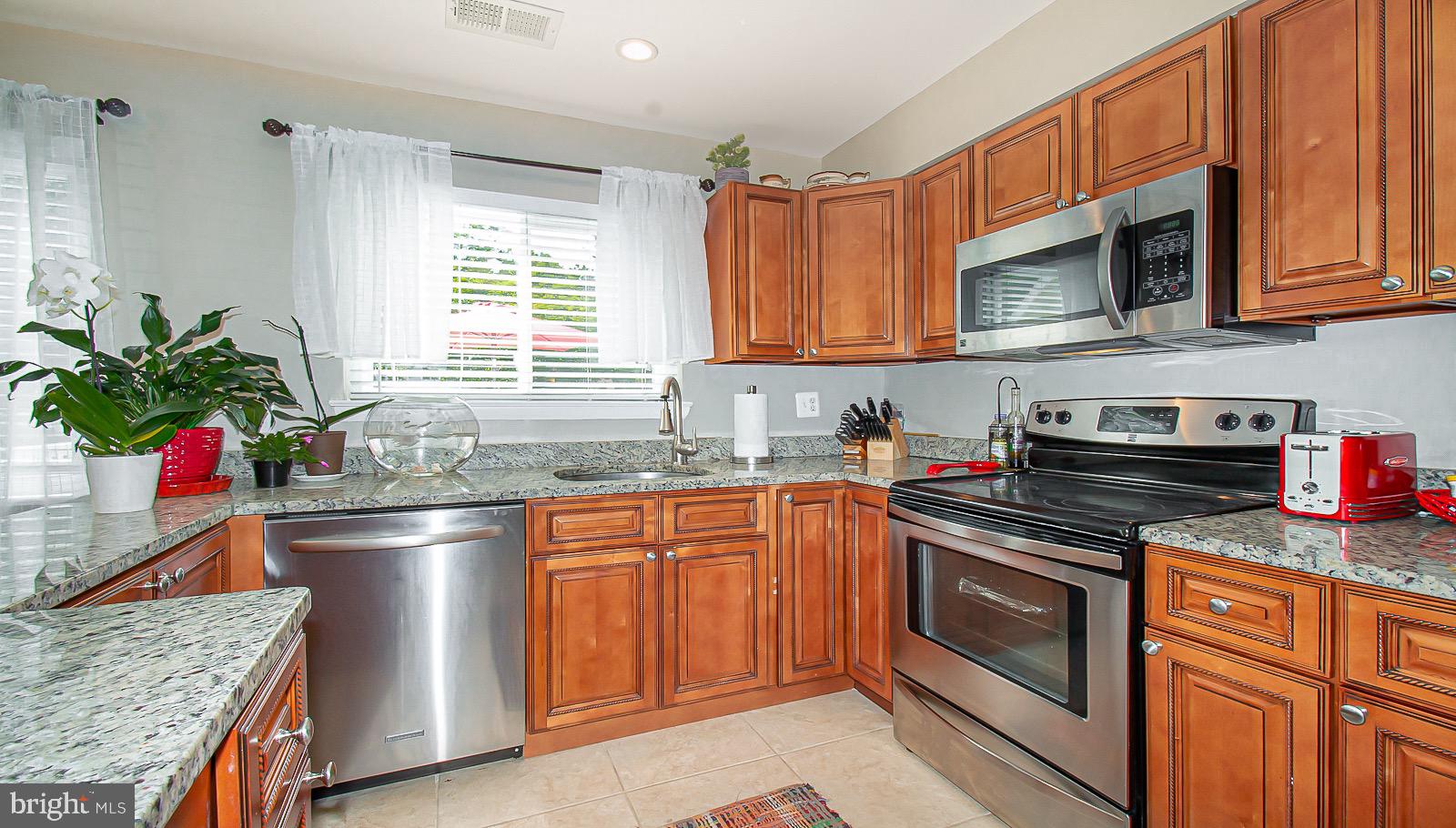 1564 Goldenrain Court Reston, VA 20190 - Photo 8 of 36 Gallery Image 8