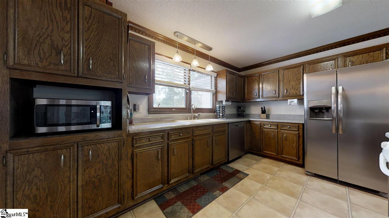 322 Sitton Road Easley, SC 29642 - Photo 5 of 35