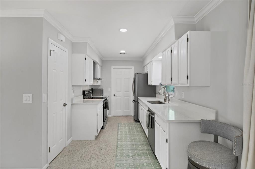 4521 Rainbow Road Venice, FL 34293 - Photo 16 of 49 Gallery Image 16