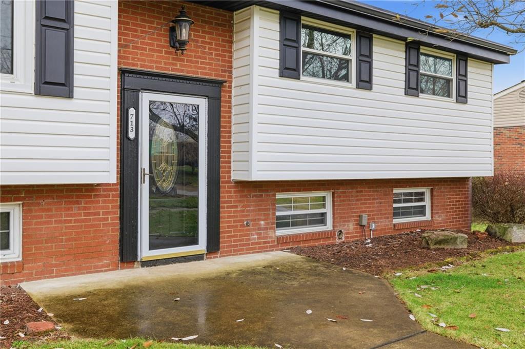 713 Flint Road Allison Park, PA 15101 - Photo 3 of 41