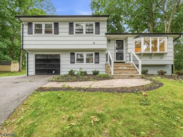 $765,000 | 4 Forest Drive, Morris Plains, NJ 07950