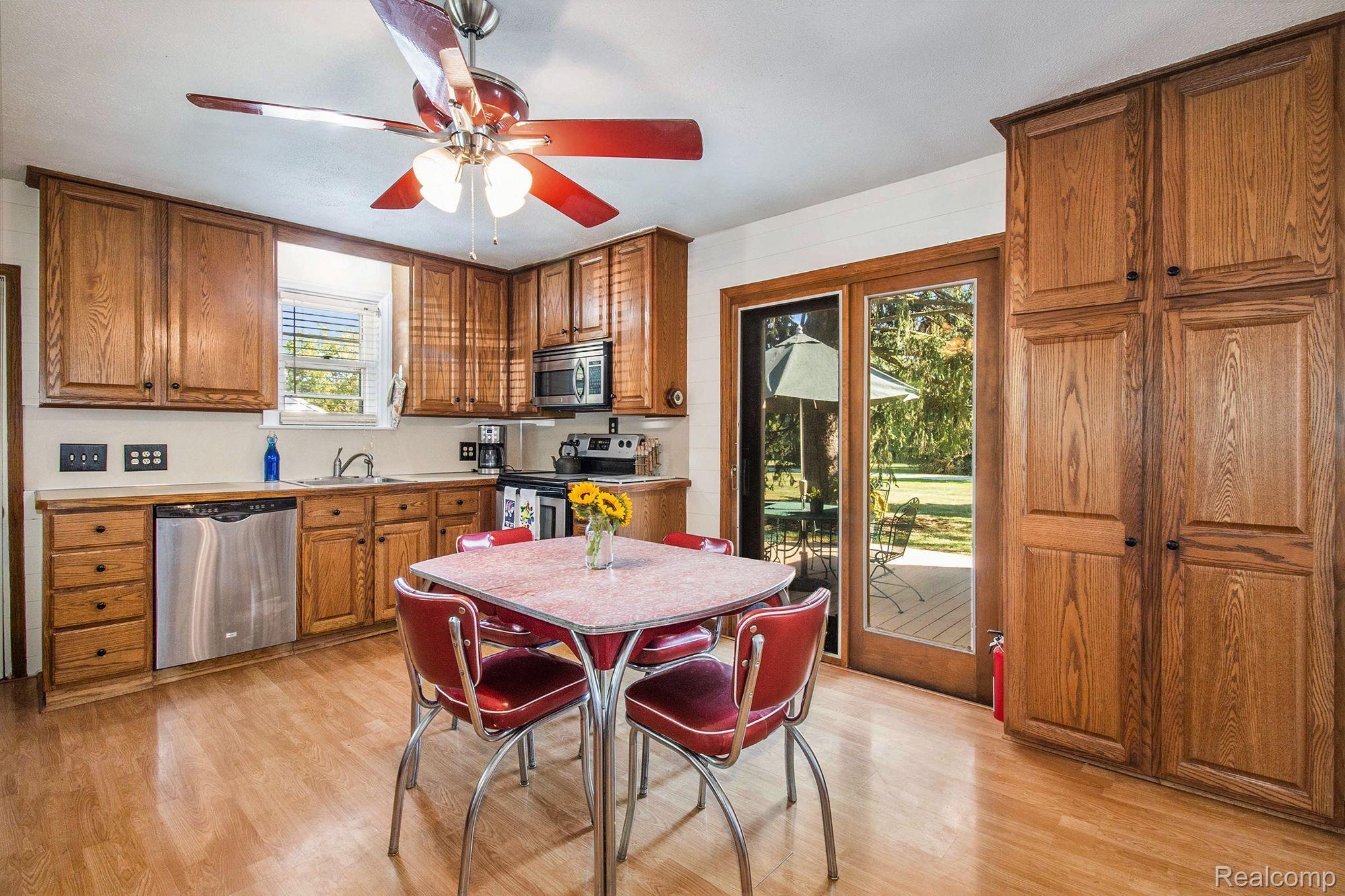 2757 Hubert Road Brighton, MI 48114 - Photo 7 of 31 Gallery Image 7