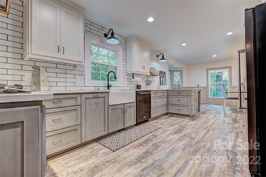 2 Sandy Cove Road Lake Wylie, SC 29710 - Photo 10 of 48