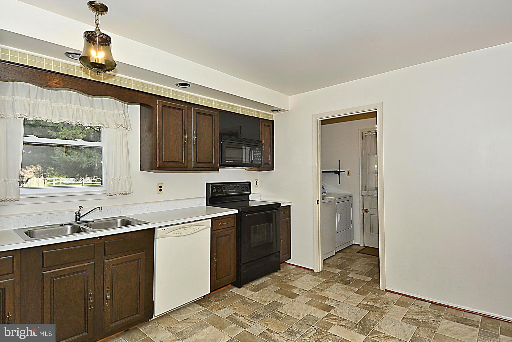 19420 Treadway Road Brookeville, MD 20833 - Photo 7 of 30 Kitchen