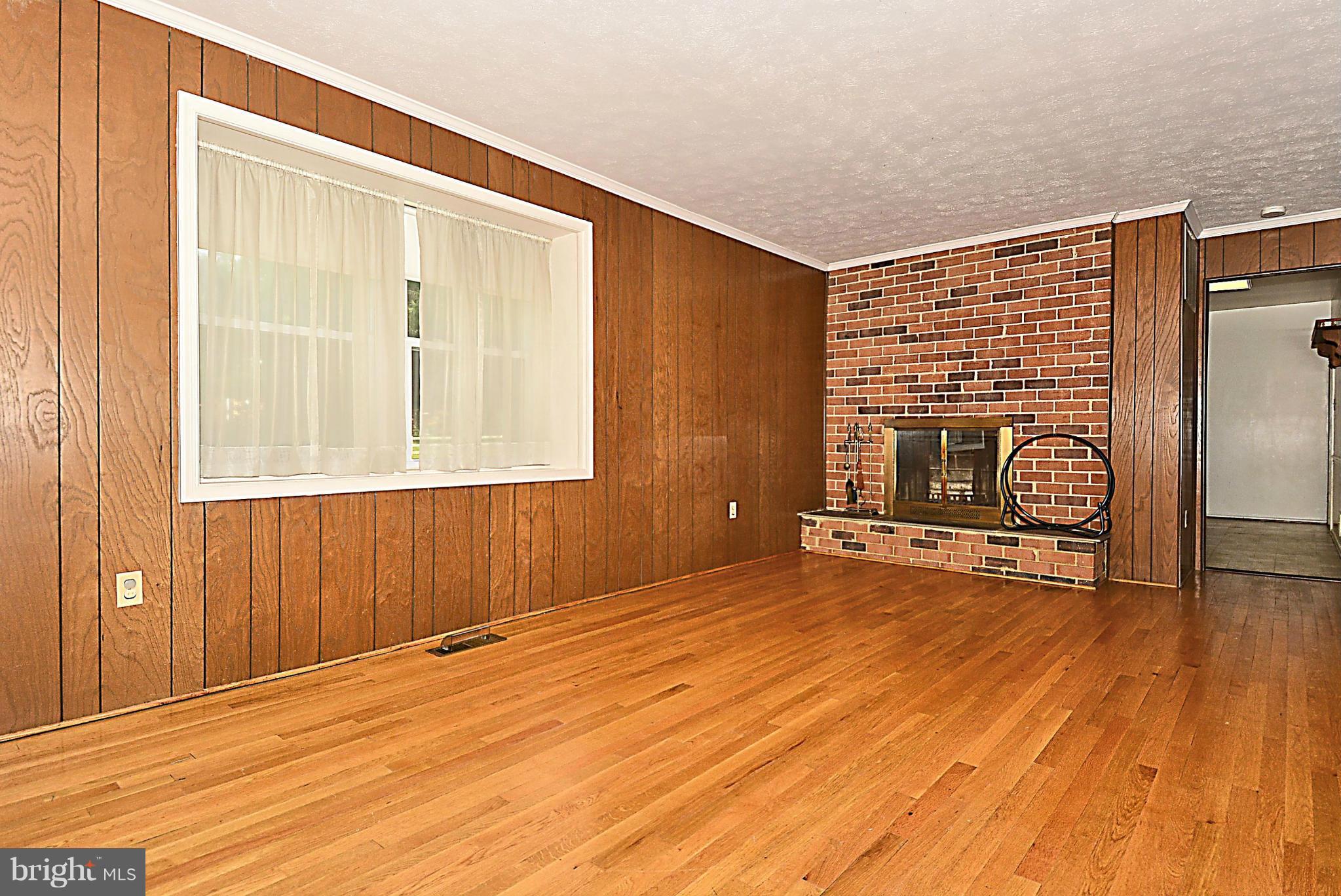 19420 Treadway Road Brookeville, MD 20833 - Photo 8 of 30 Family Room