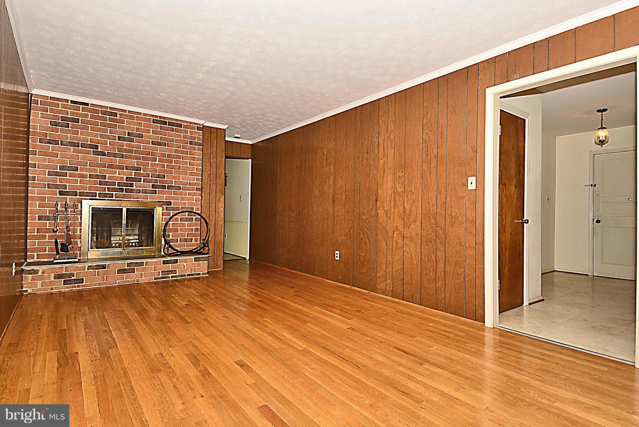 19420 Treadway Road Brookeville, MD 20833 - Photo 9 of 30 Family Room