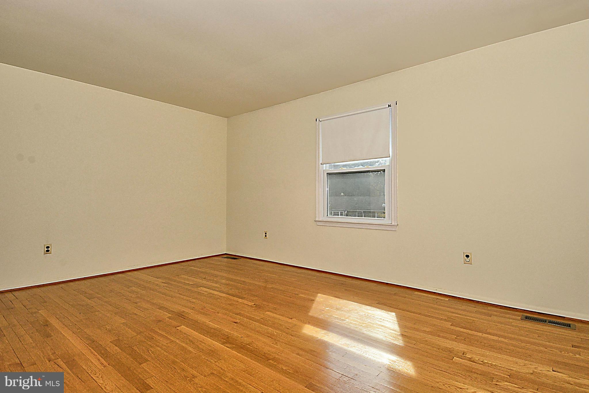 19420 Treadway Road Brookeville, MD 20833 - Photo 18 of 30 Bedroom