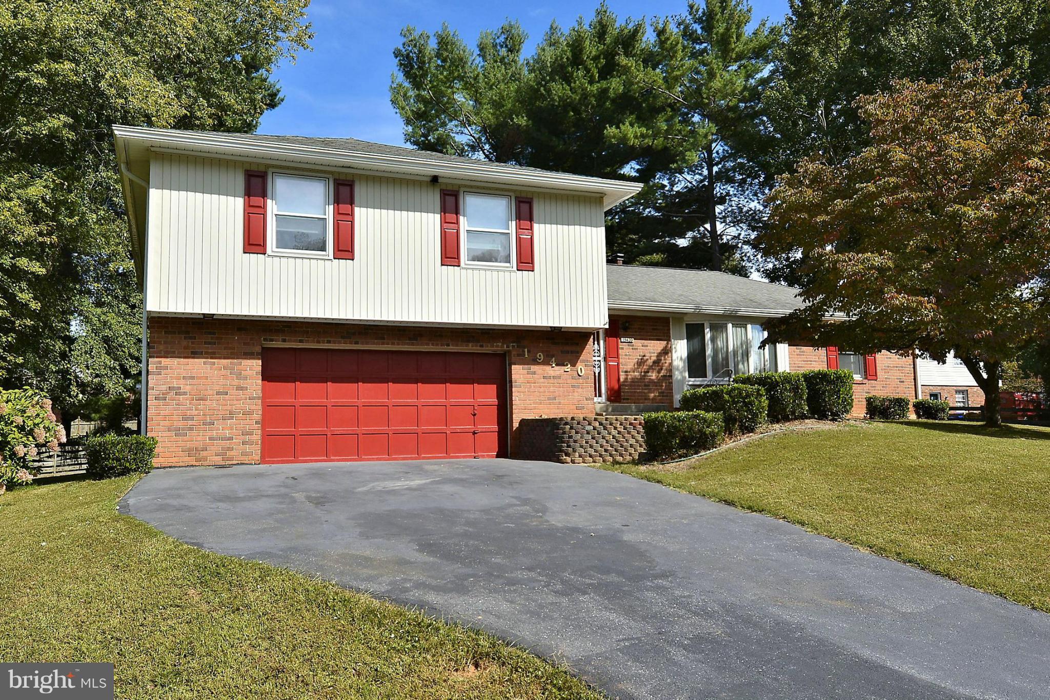 19420 Treadway Road Brookeville, MD 20833 - Photo 25 of 30 Exterior (Front)