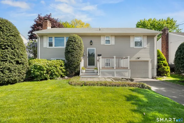 $695,000 | 24 Heather Lane, Norwalk, CT 06851