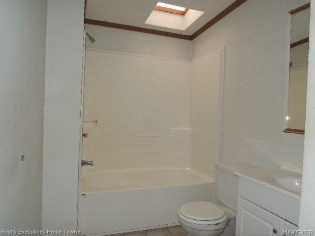 6618 Welch Road Yale, MI 48097 - Photo 6 of 13 Case # 261-912875 Bathroom 2.JPG