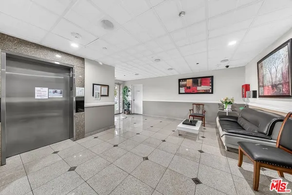 $660,000 | 1026 South Oxford Avenue, Unit 302, Los Angeles, CA 90006