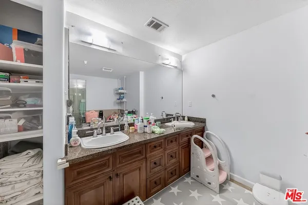 $660,000 | 1026 South Oxford Avenue, Unit 302, Los Angeles, CA 90006