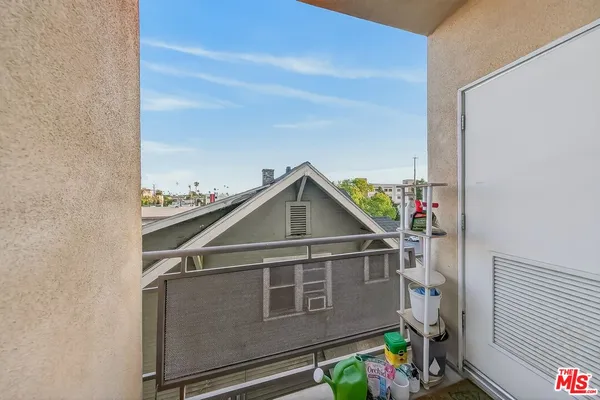$660,000 | 1026 South Oxford Avenue, Unit 302, Los Angeles, CA 90006