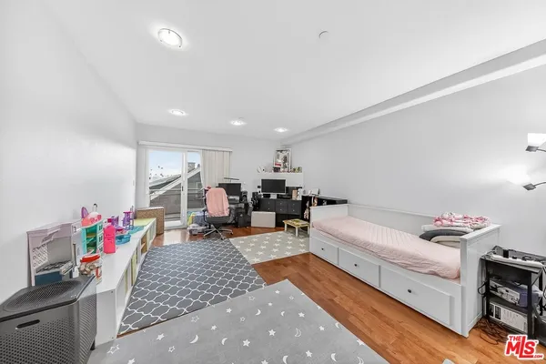 $660,000 | 1026 South Oxford Avenue, Unit 302, Los Angeles, CA 90006