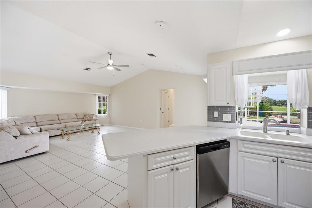 63 Clubhouse Road Rotonda West, FL 33947 - Photo 13 of 60 Gallery Image 13