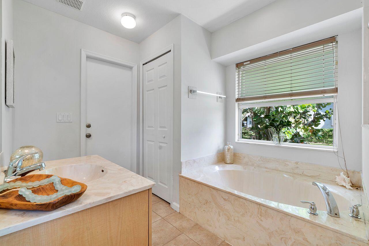 2655 Southwest Ace Road Port St. Lucie, FL 34953 - Photo 39 of 43 Primary Bathroom-Soaking Tub