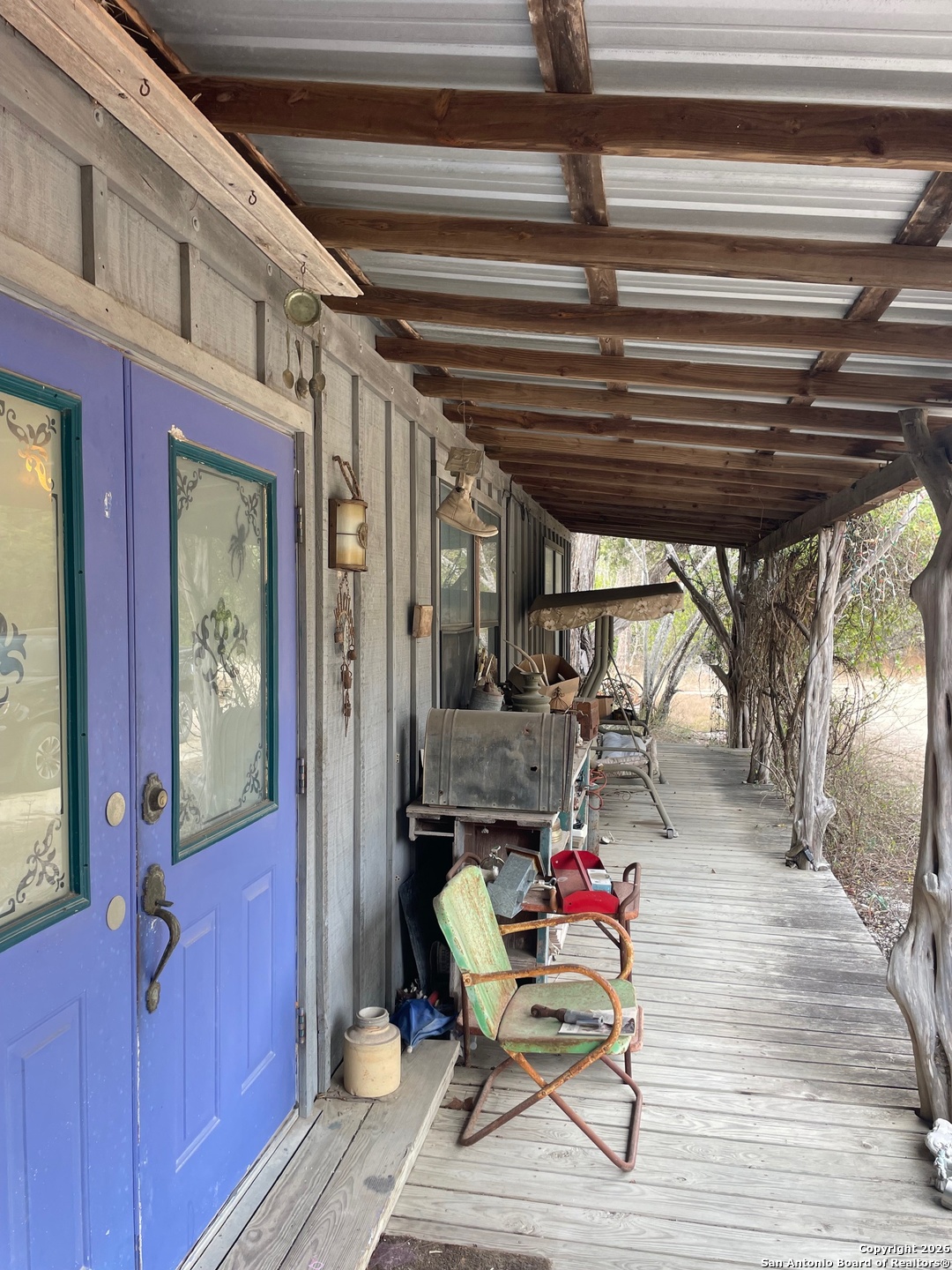 7321 Highway 173 Bandera, TX 78003 - Photo 4 of 28 a living room with furniture