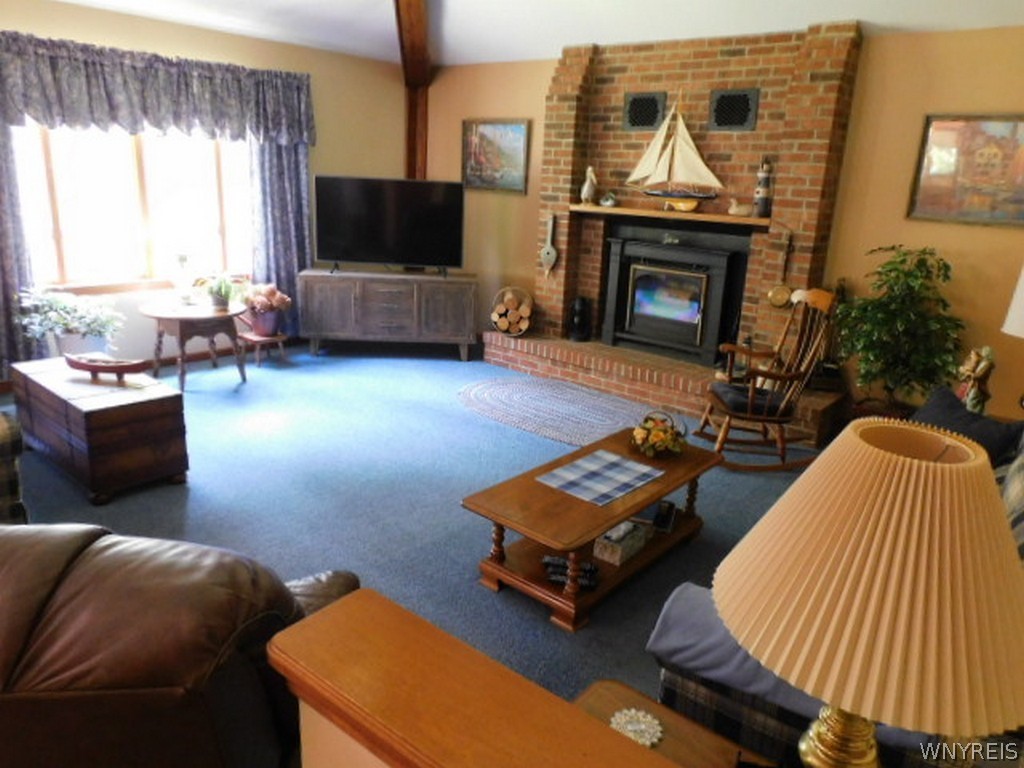 6986 Minnick Road Lockport Town, NY 14094 - Photo 5 of 28