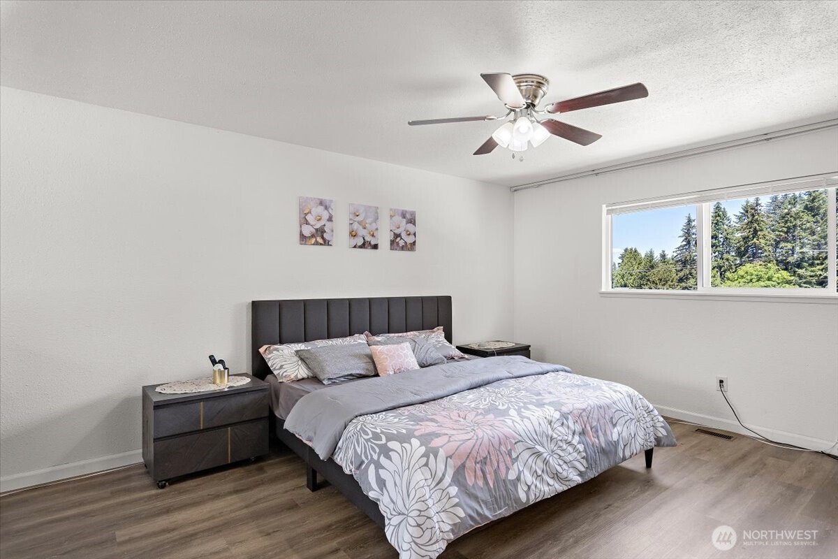 2802 Northeast 23rd Place Renton, WA 98056 - Photo 10 of 26