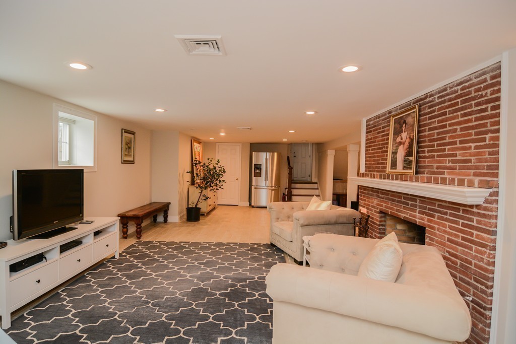 25 Chiltern Road Weston, MA 02493 - Photo 11 of 13 Gallery Image 11