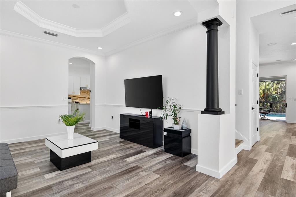 8111 Santa Rosa Court Sarasota, FL 34243 - Photo 11 of 95