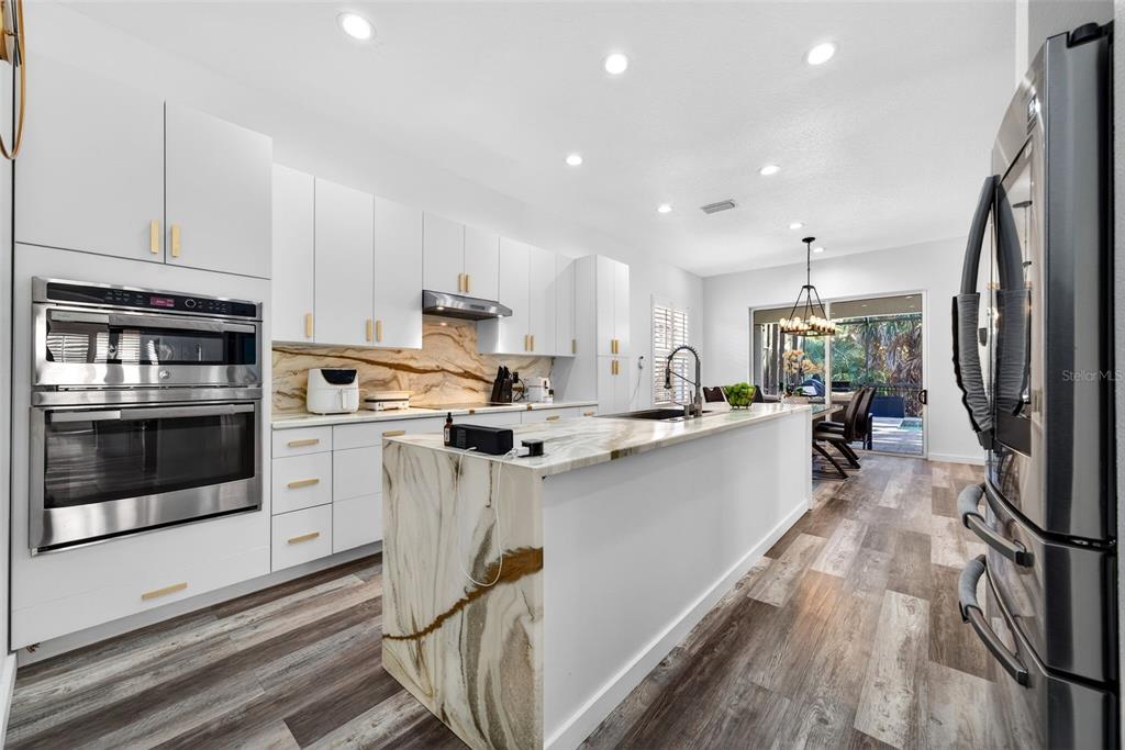 8111 Santa Rosa Court Sarasota, FL 34243 - Photo 19 of 95