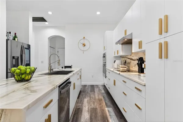 $1,150,000 | 8111 Santa Rosa Court, Sarasota, FL 34243