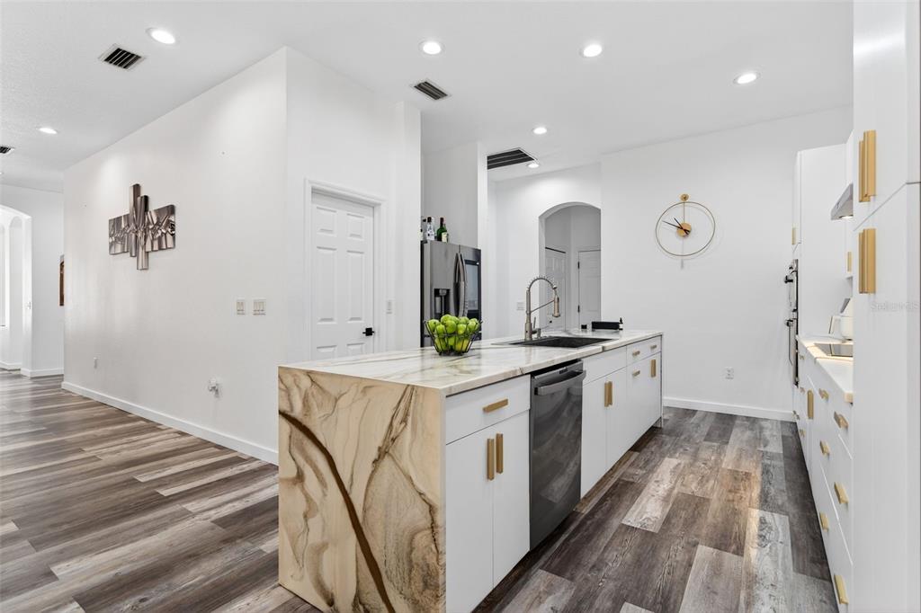 8111 Santa Rosa Court Sarasota, FL 34243 - Photo 23 of 95