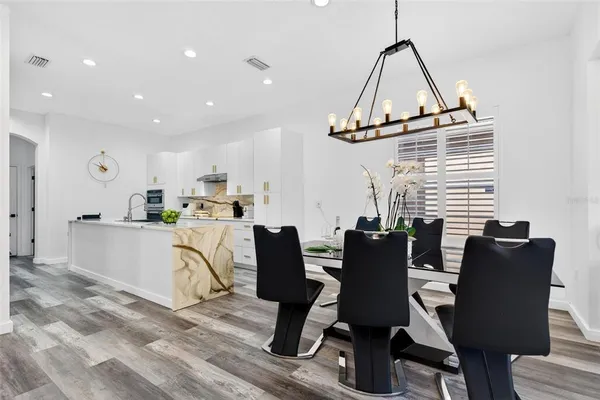 $1,150,000 | 8111 Santa Rosa Court, Sarasota, FL 34243