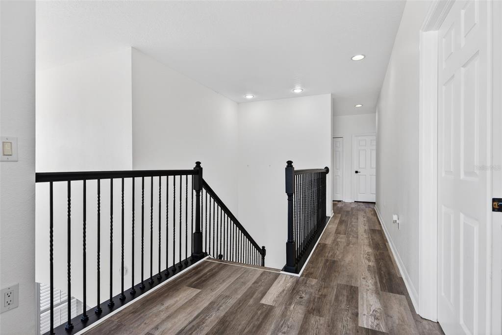 8111 Santa Rosa Court Sarasota, FL 34243 - Photo 33 of 95