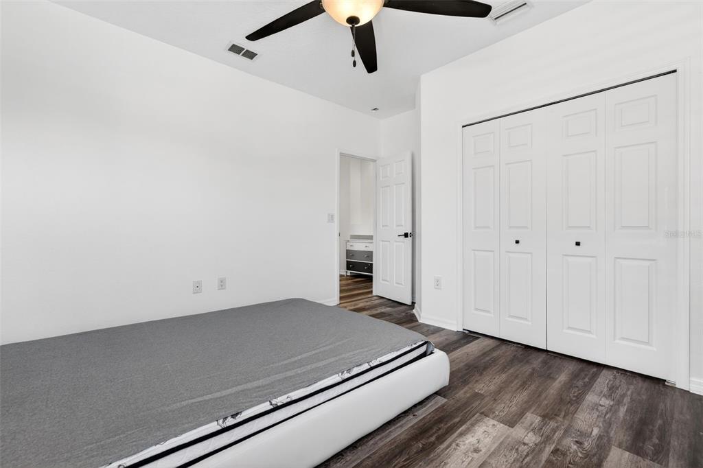 8111 Santa Rosa Court Sarasota, FL 34243 - Photo 36 of 95